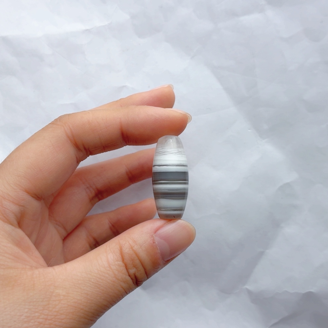 自***在玛瑙/玉髓未镶嵌颈饰