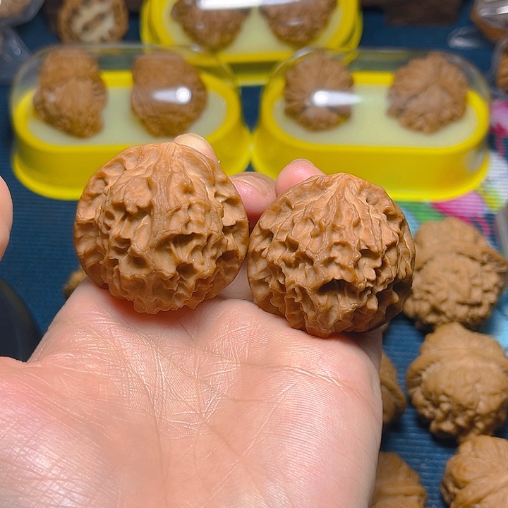 文玩核桃吊坠龙纹