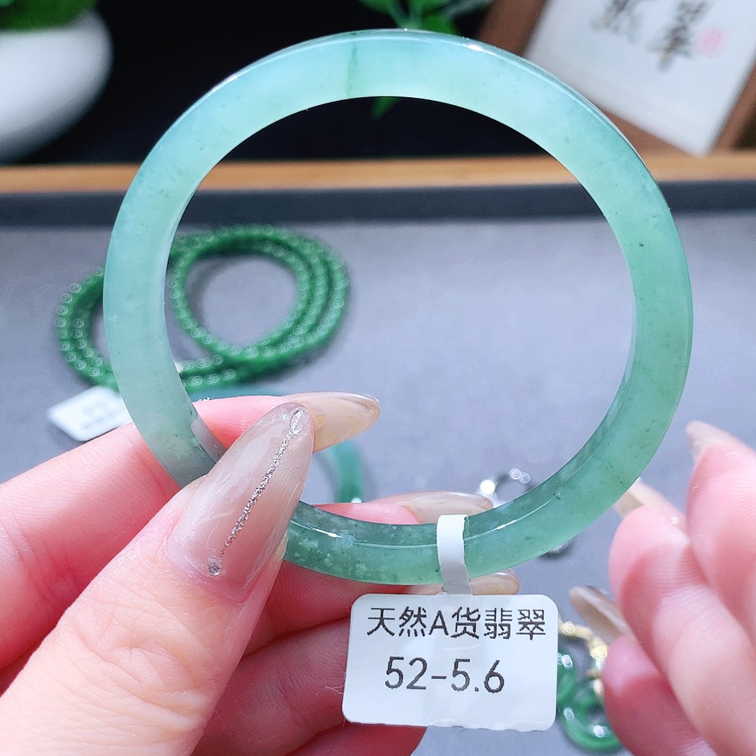 翡翠手镯（圆镯）未镶嵌