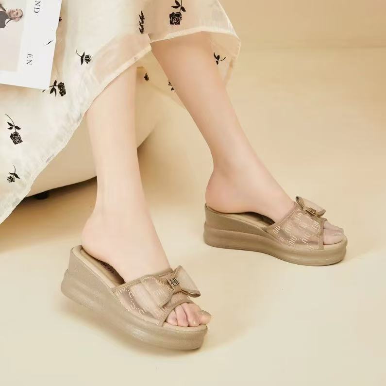 C6723  杏色  夏季时尚2025新款舒适厚底露趾休闲女拖鞋