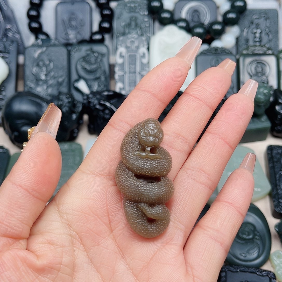 和田玉颈饰未镶嵌