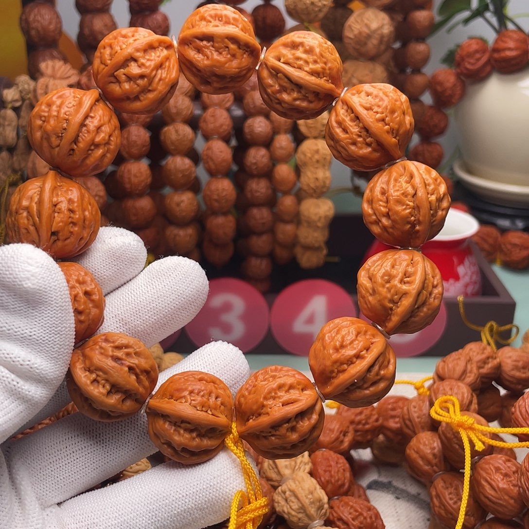 菲***杨文玩核桃手串秋子