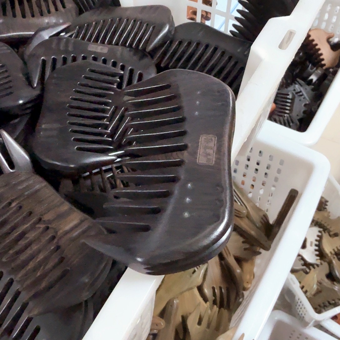 紫光檀小月梳子微瑕疵