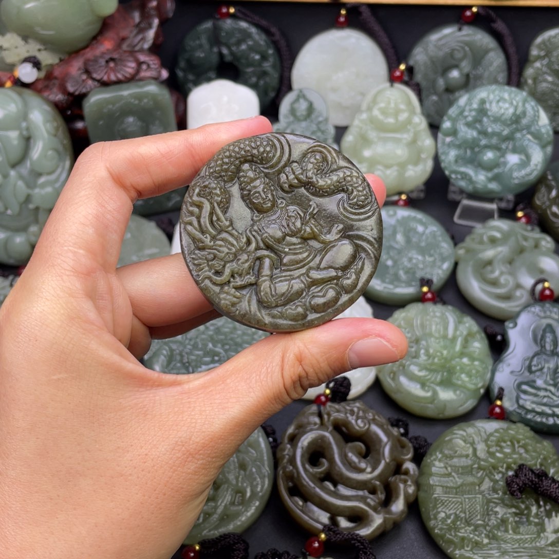 和田玉颈饰未镶嵌