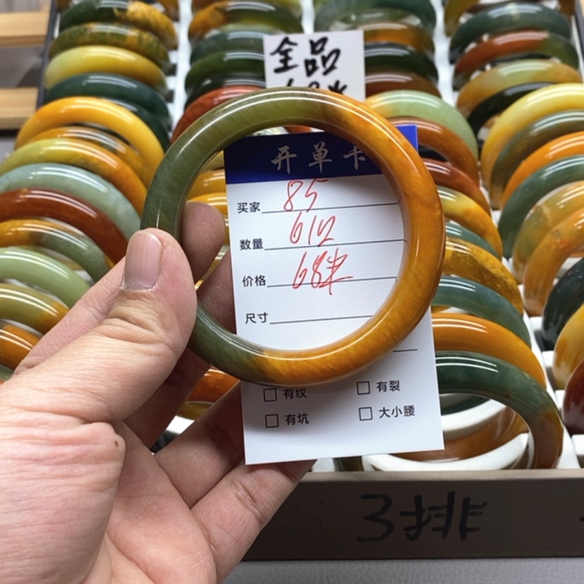 【闪购商品】蛇纹石玉手镯未镶嵌云**丽