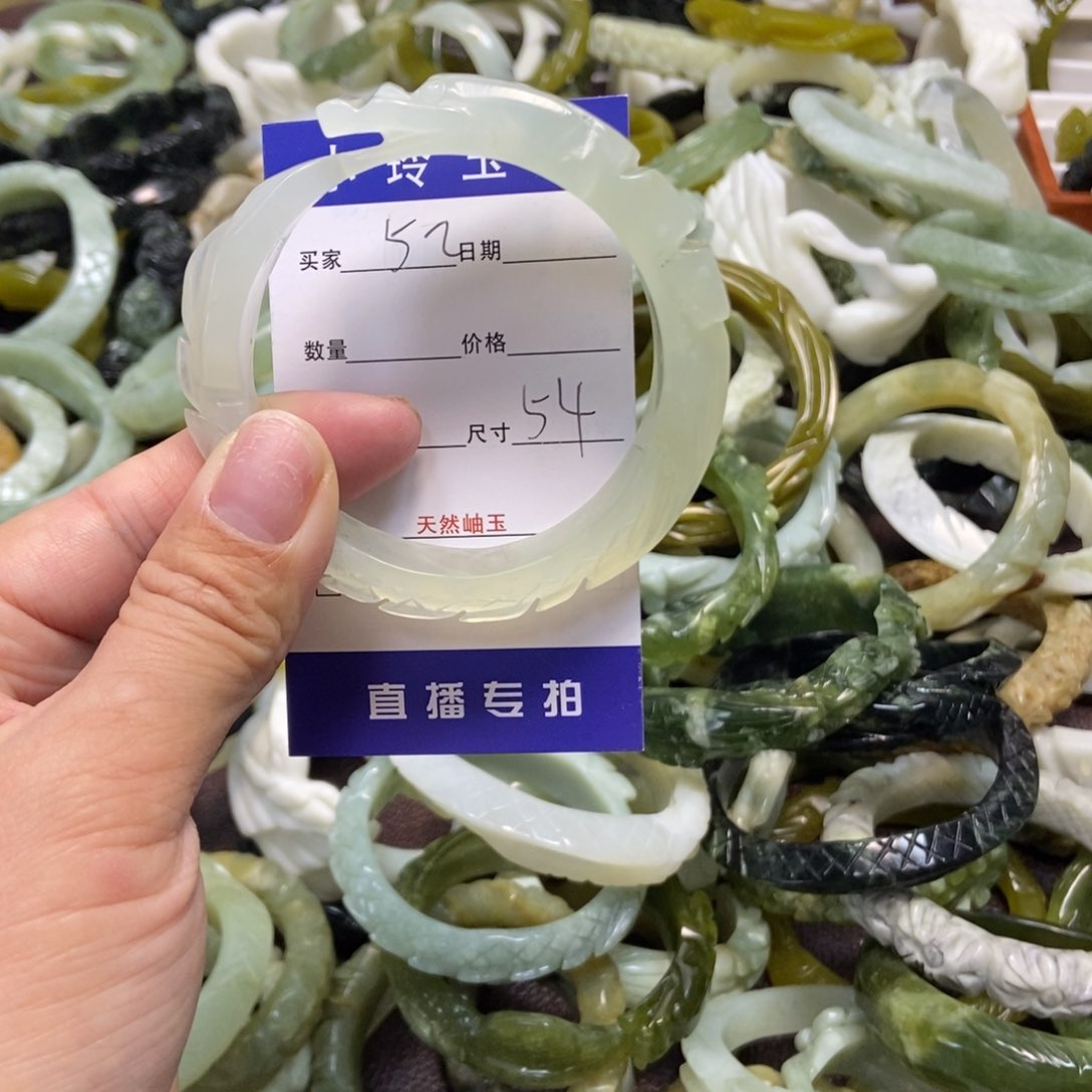蛇纹石玉手镯未镶嵌