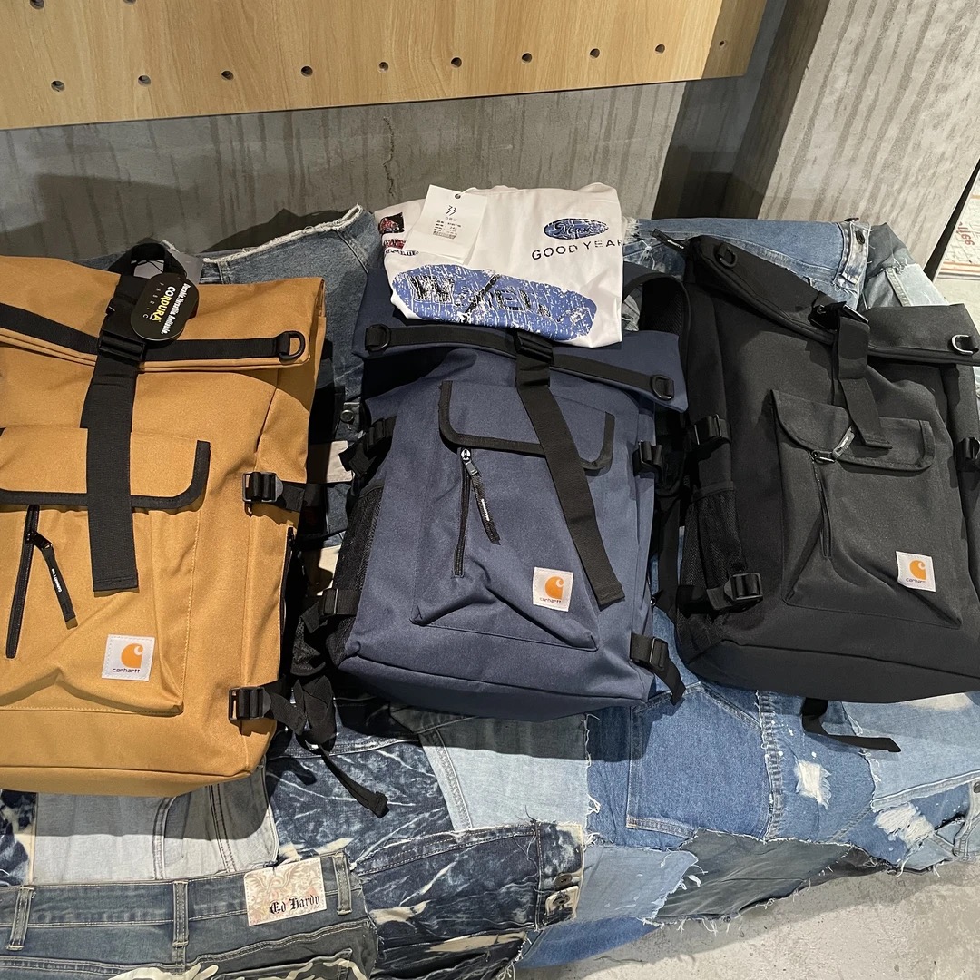 BFOV   卡了个特短袖 【包包】