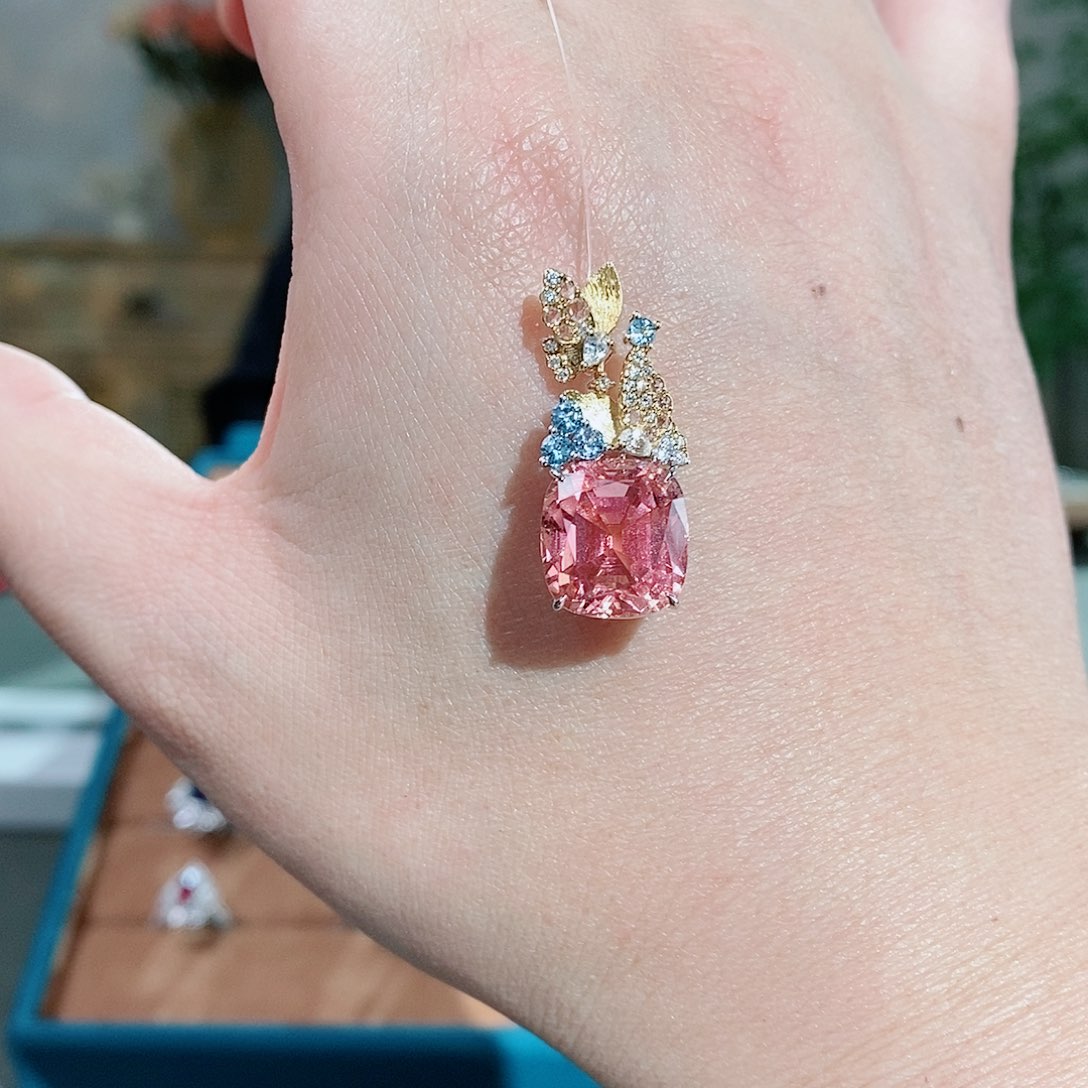 碧玺颈饰18K金镶嵌10.16克拉