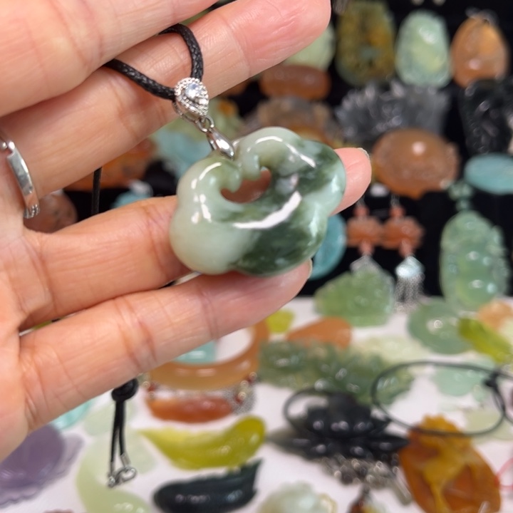 蛇纹石玉未镶嵌吊坠(赠链)