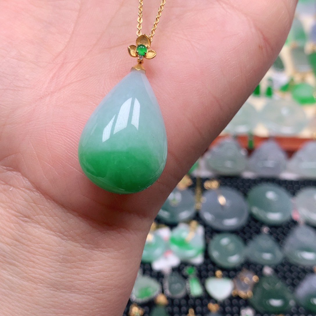 【闪购商品】翡翠吊坠(不含链)18K金镶嵌