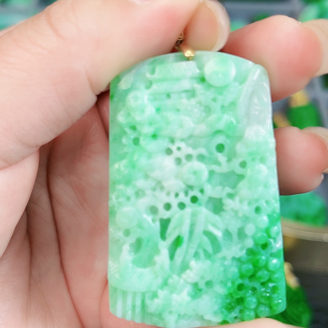 翡翠颈饰18K金镶嵌吊坠