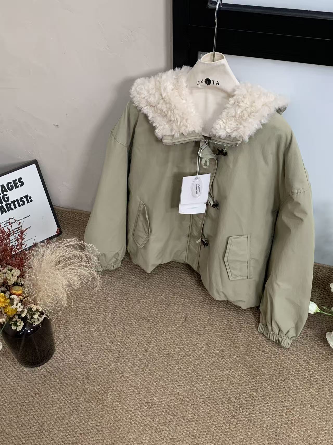 『雨美 Show』7929卡其色连帽毛毛棉服外套