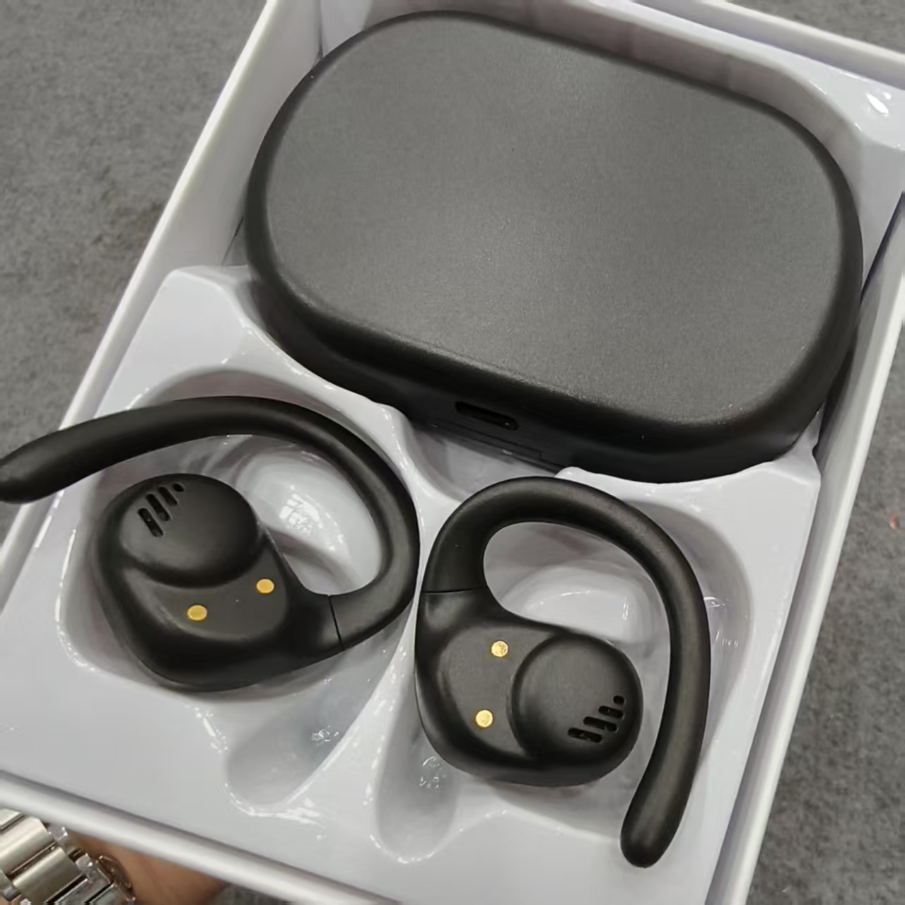 黑色耳机    玩具模型