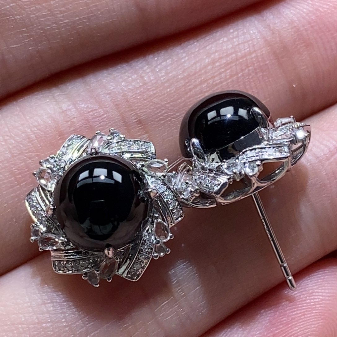 18K金镶嵌翡翠耳饰