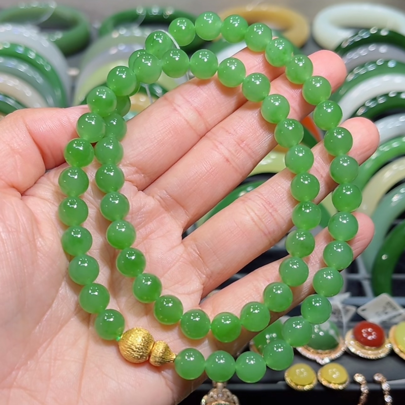 和田玉俄料碧玉苹果绿项链8mm