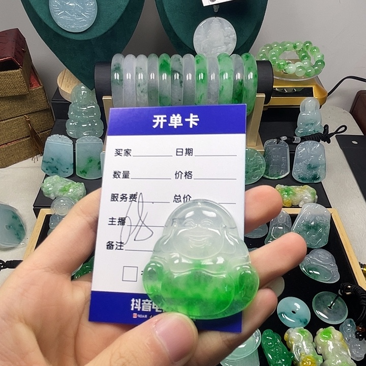 放***下翡翠未镶嵌颈饰佛公