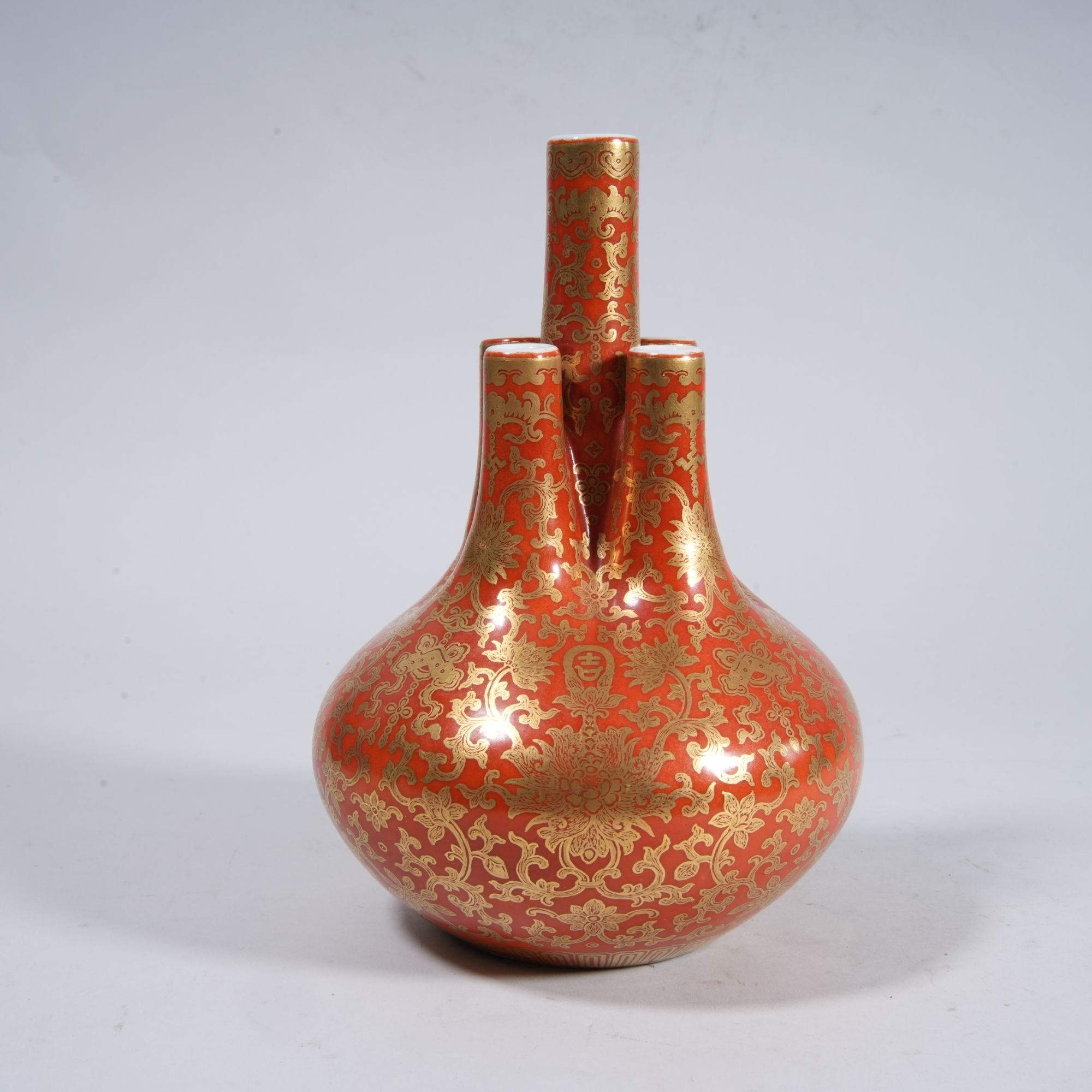 h184/清道光 珊瑚红描金缠枝花卉纹五管瓶（官）【华豫之门甄选】