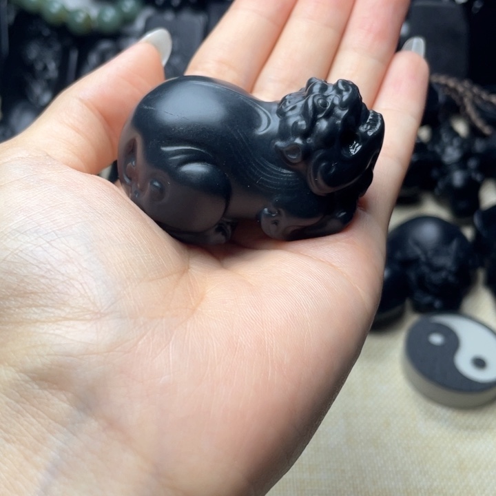 和田玉未镶嵌把件