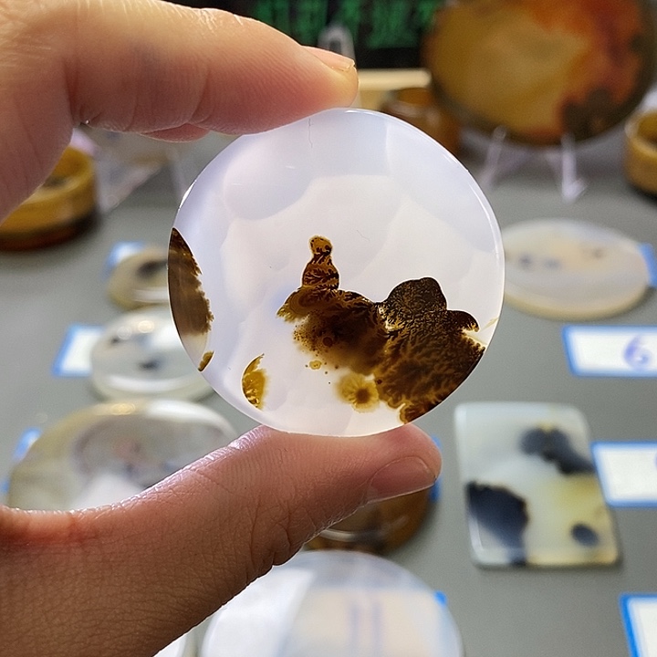 用***6玛瑙/玉髓未镶嵌珠宝半成品