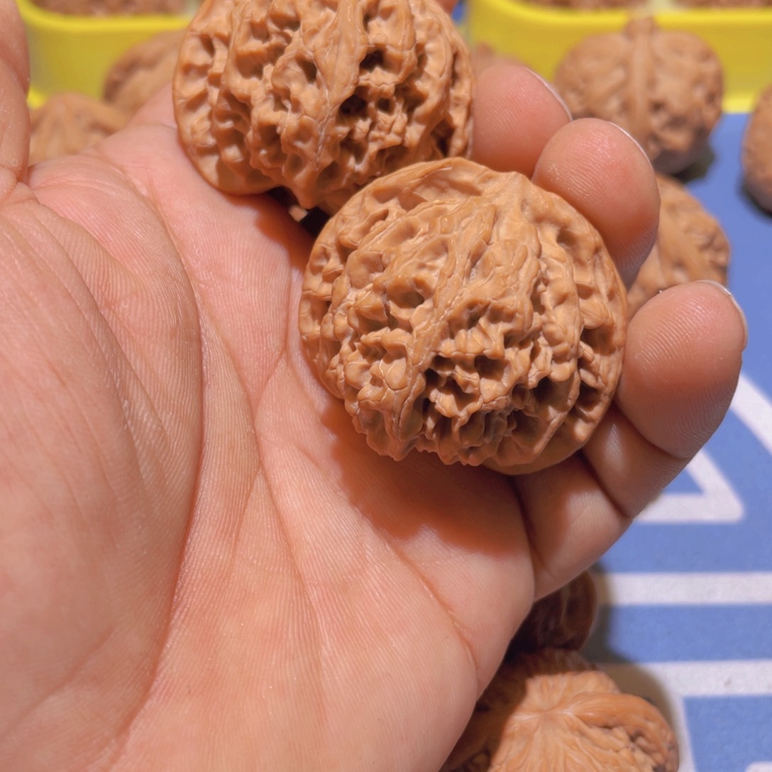 文玩核桃吊坠于**活苹果