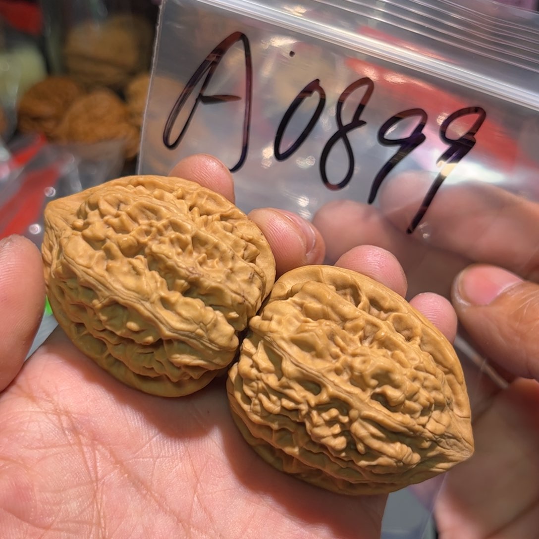 文玩核桃吊坠鸡心