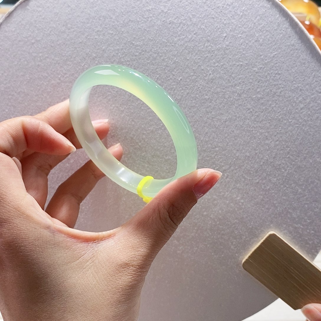 玛瑙/玉髓手镯未镶嵌56.7