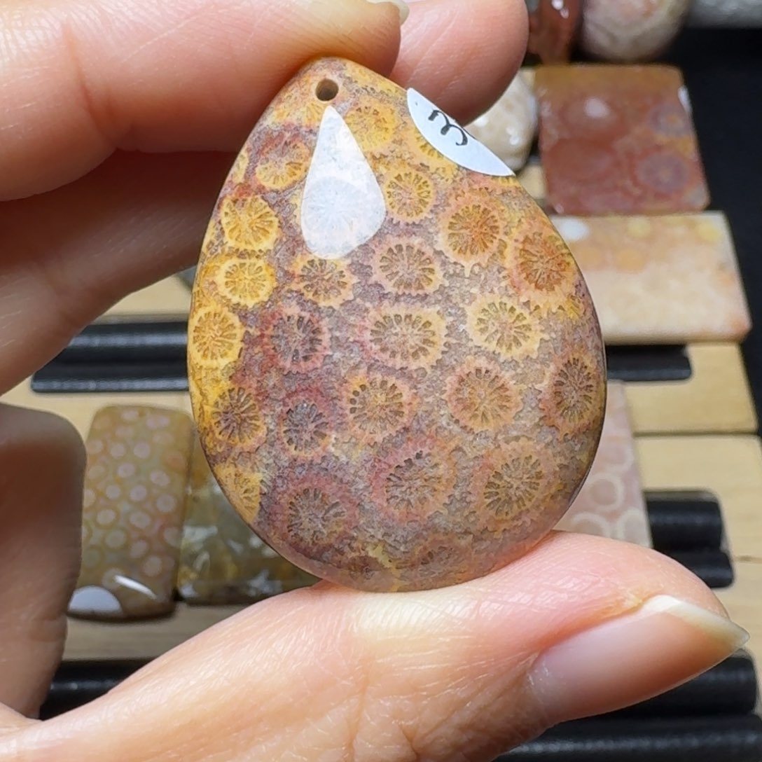 硅化玉紫红黄满花未镶嵌