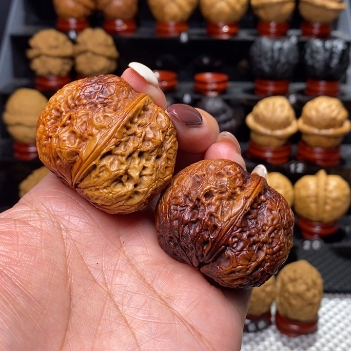 文玩核桃把件七彩元宝41尺…………105