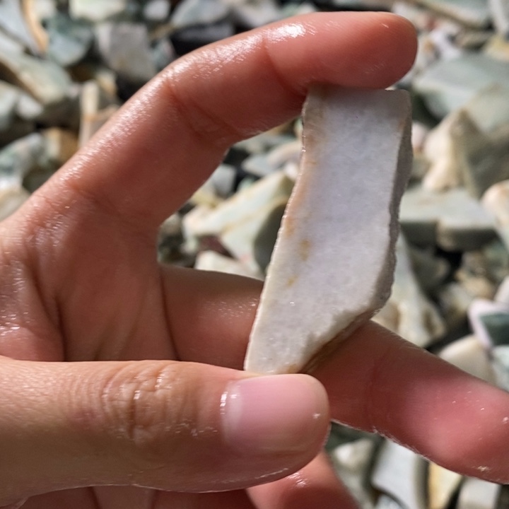 翡翠颈饰未镶嵌天然翡翠