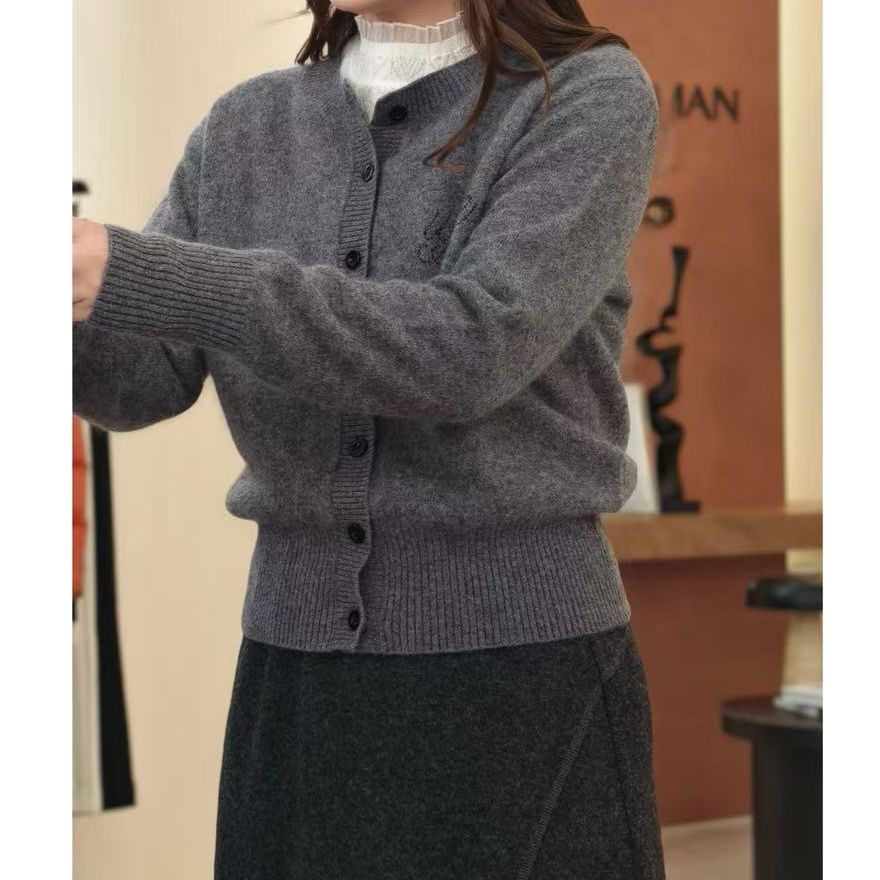 【手工烫钻 拉绒全羊毛开衫】软糯亲肤圆领百搭针织开衫8S12S15253