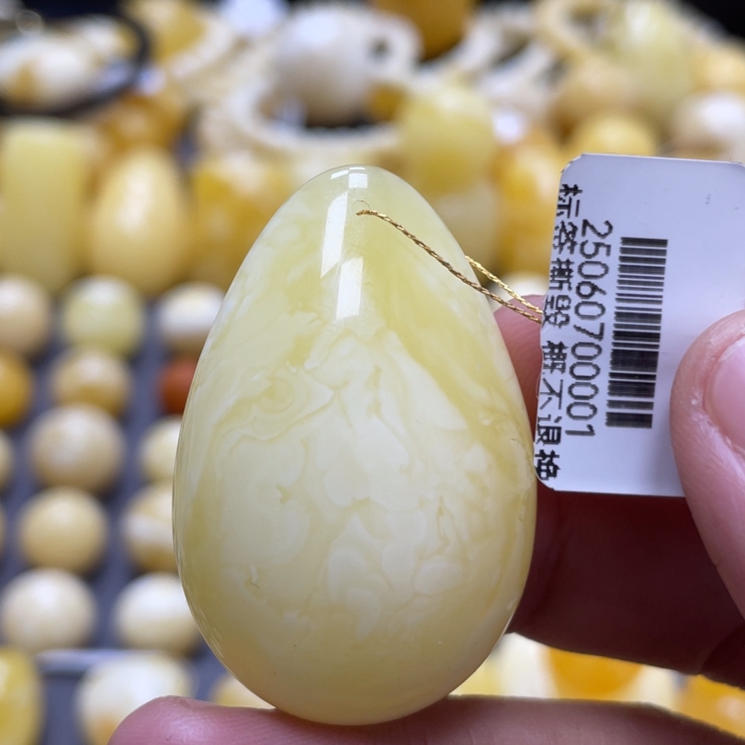 蜜蜡未镶嵌裸石42*27*13mm