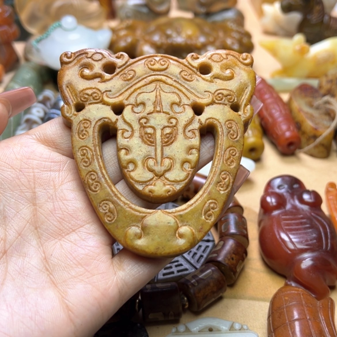 【闪购商品】蛇纹石玉颈饰未镶嵌