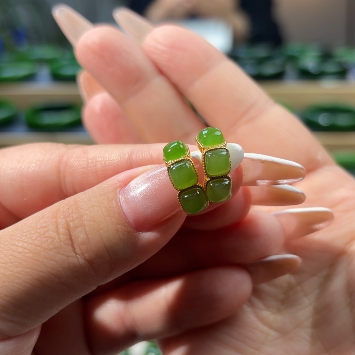 银S925镀金镶嵌和田玉耳饰