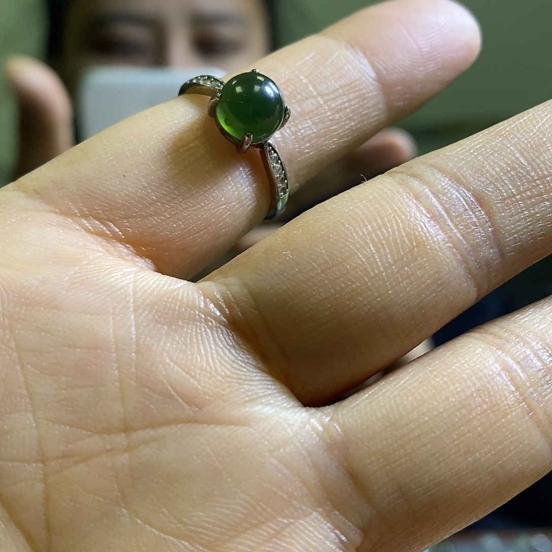 岫玉未镶嵌戒指一个