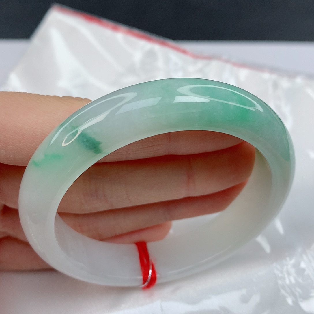 翡翠手镯未镶嵌52.8正圈白底青水头好包容入