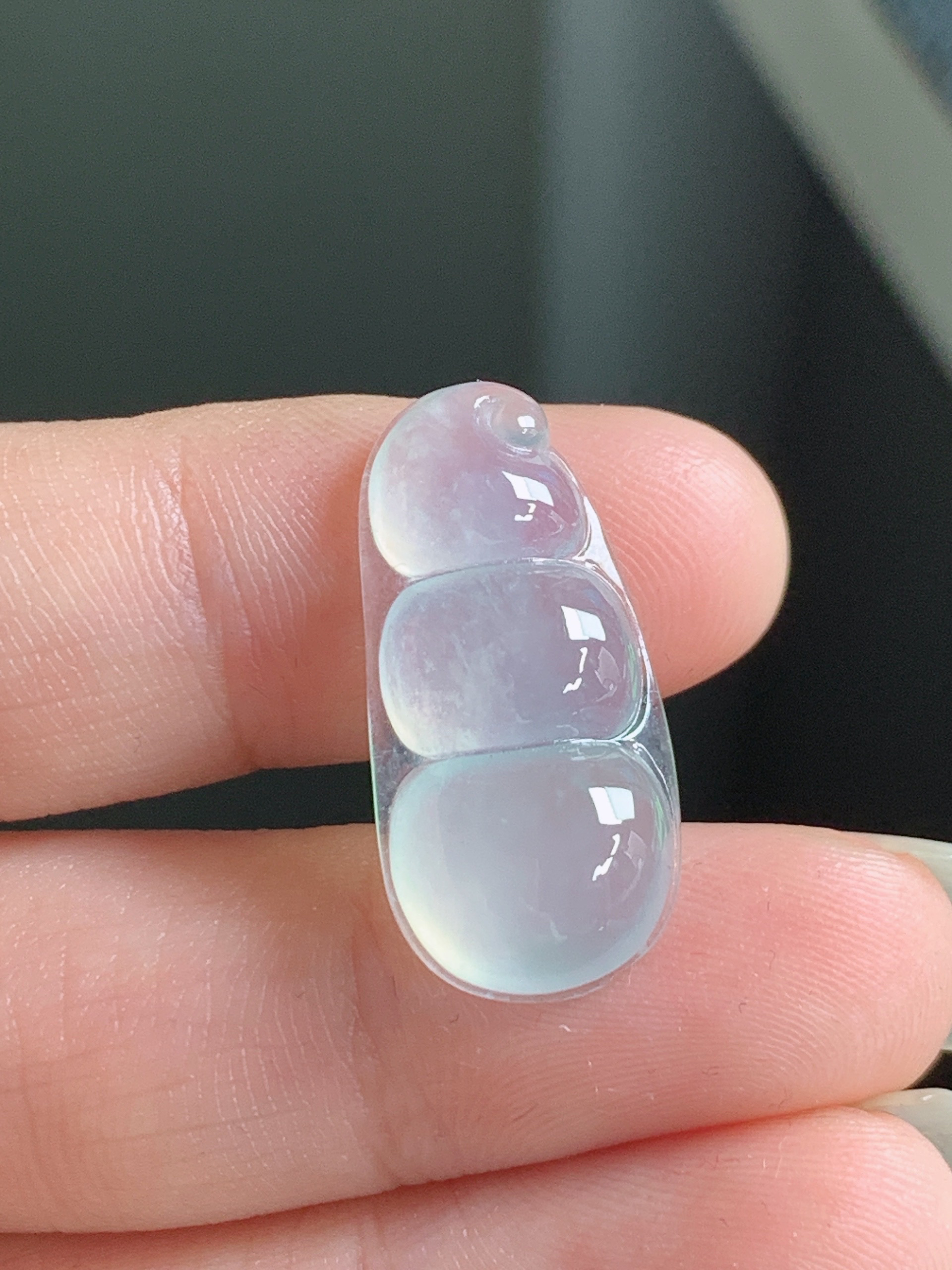 天然缅甸翡翠A货冰种饱满豆子吊坠，尺寸23.4*11.3*5.6