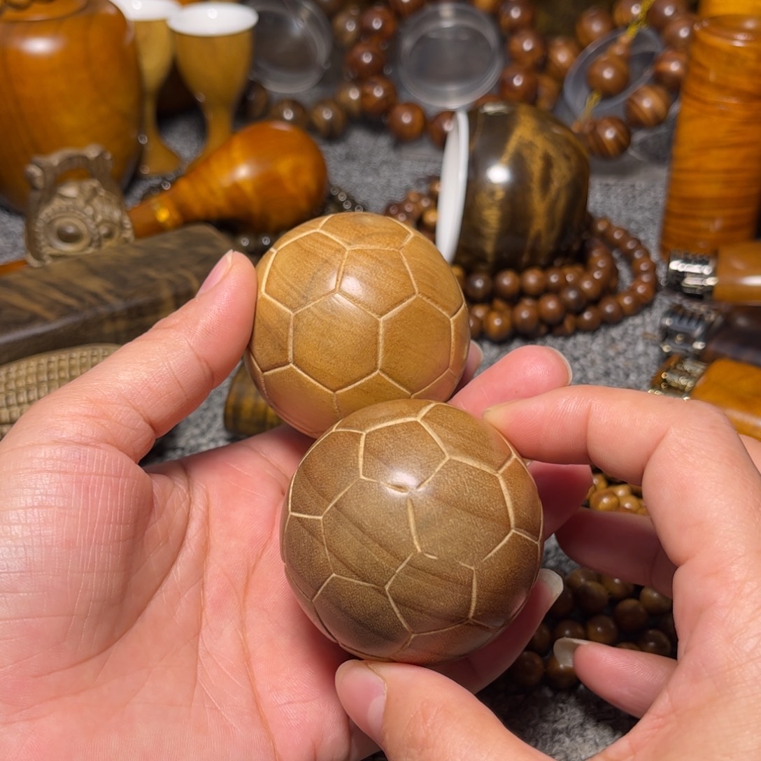 金丝楠足球一对小叶