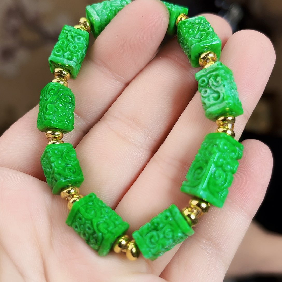 翡翠未镶嵌颈饰手链