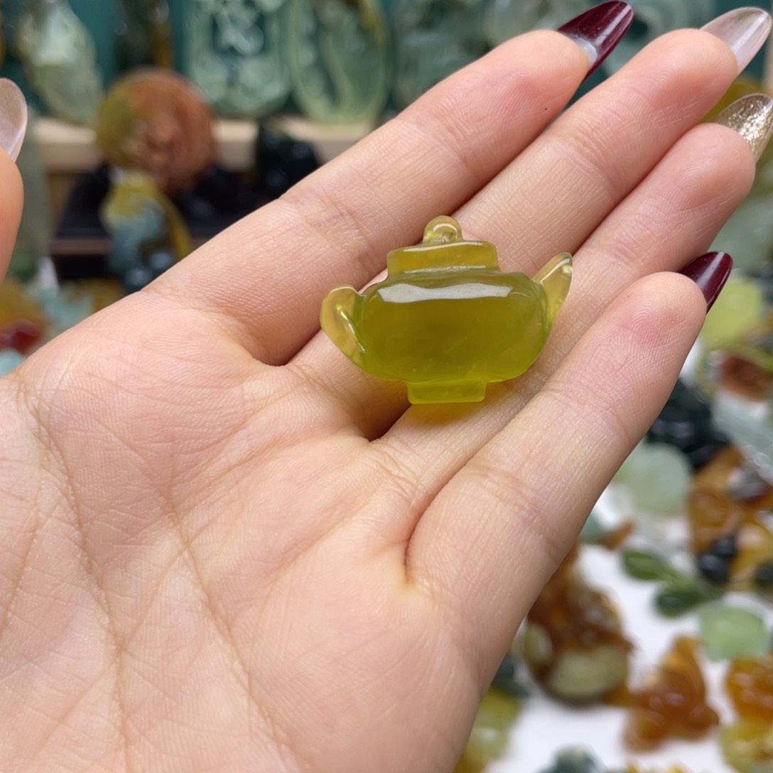 蛇纹石玉颈饰未镶嵌