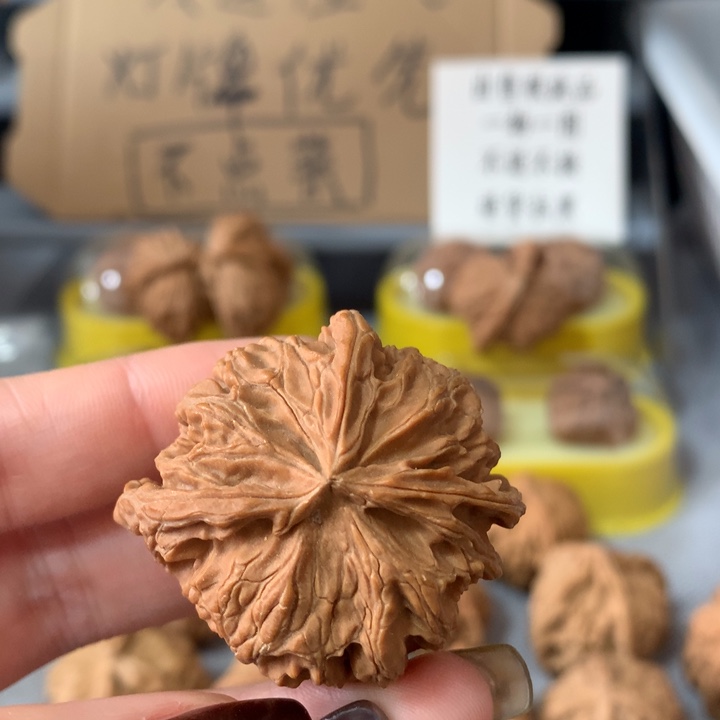 合***实文玩核桃吊坠异形单只，有瑕疵