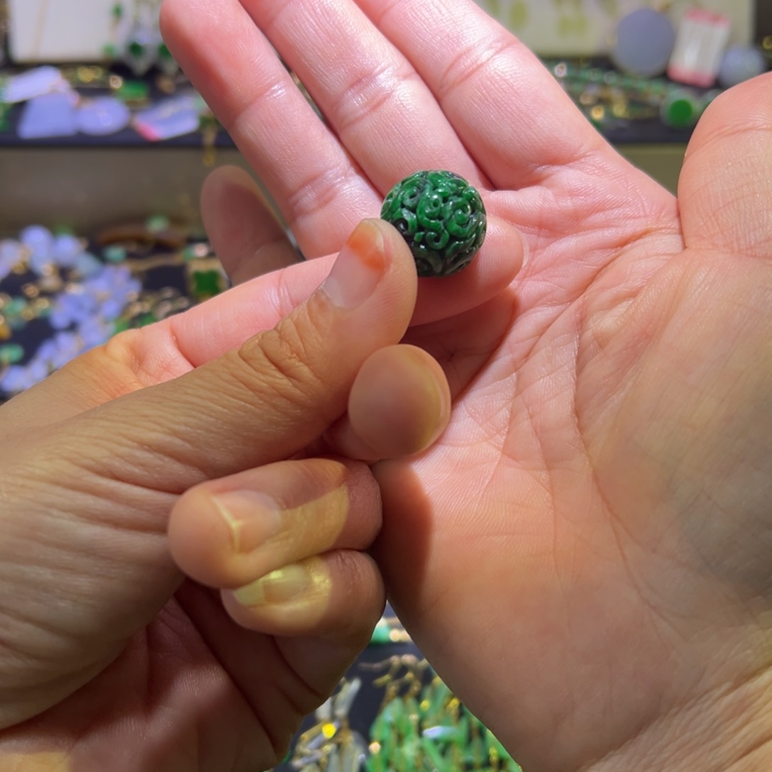 颈饰18K金镶嵌翡翠支持复检，缅料