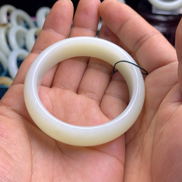 【闪购商品】未镶嵌手镯和田玉