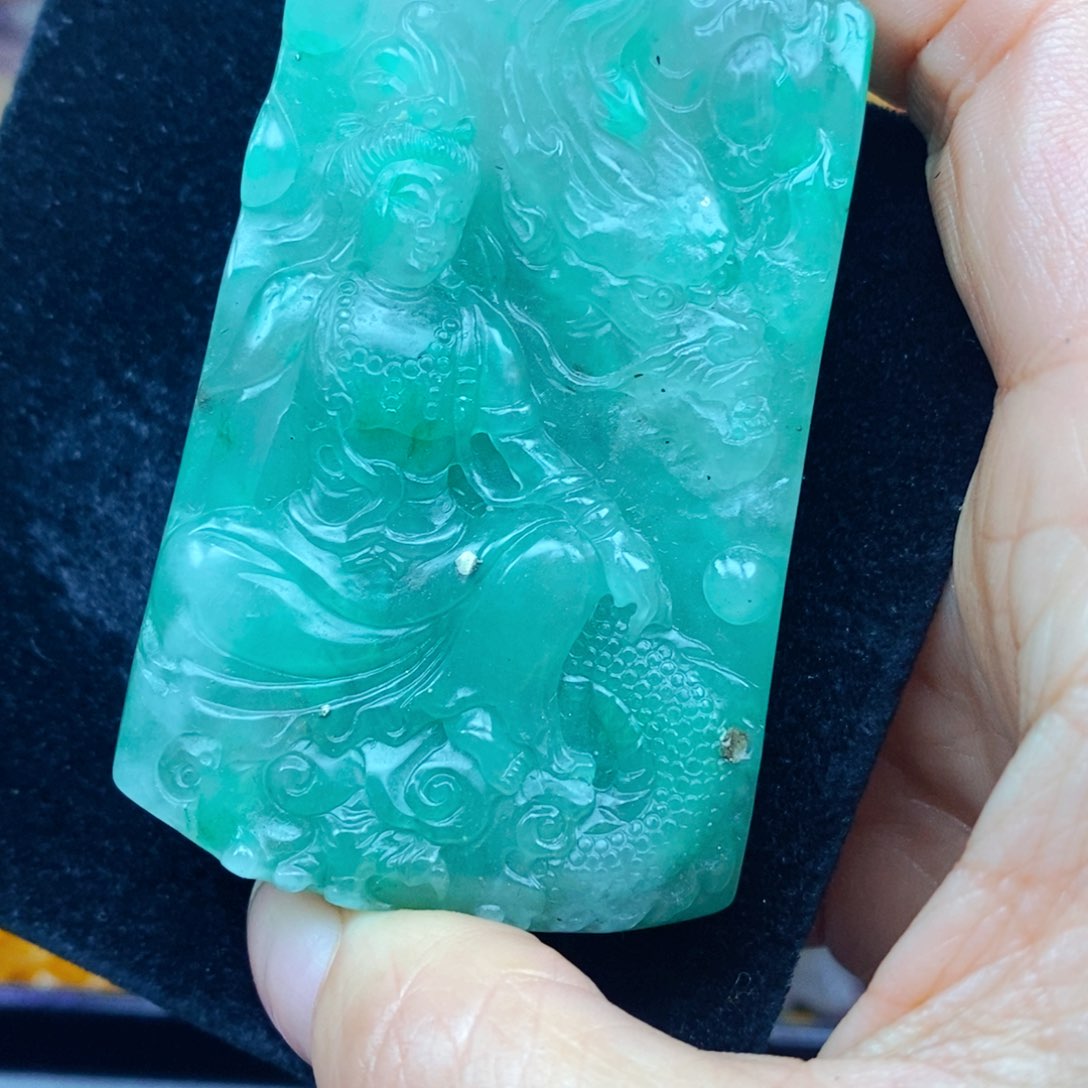 未镶嵌石英质玉（黄龙玉）颈饰