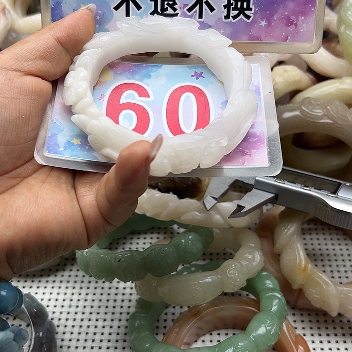 未镶嵌手镯石英岩玉