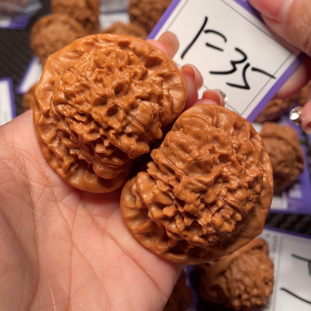 小***器把件桃核235号官帽51