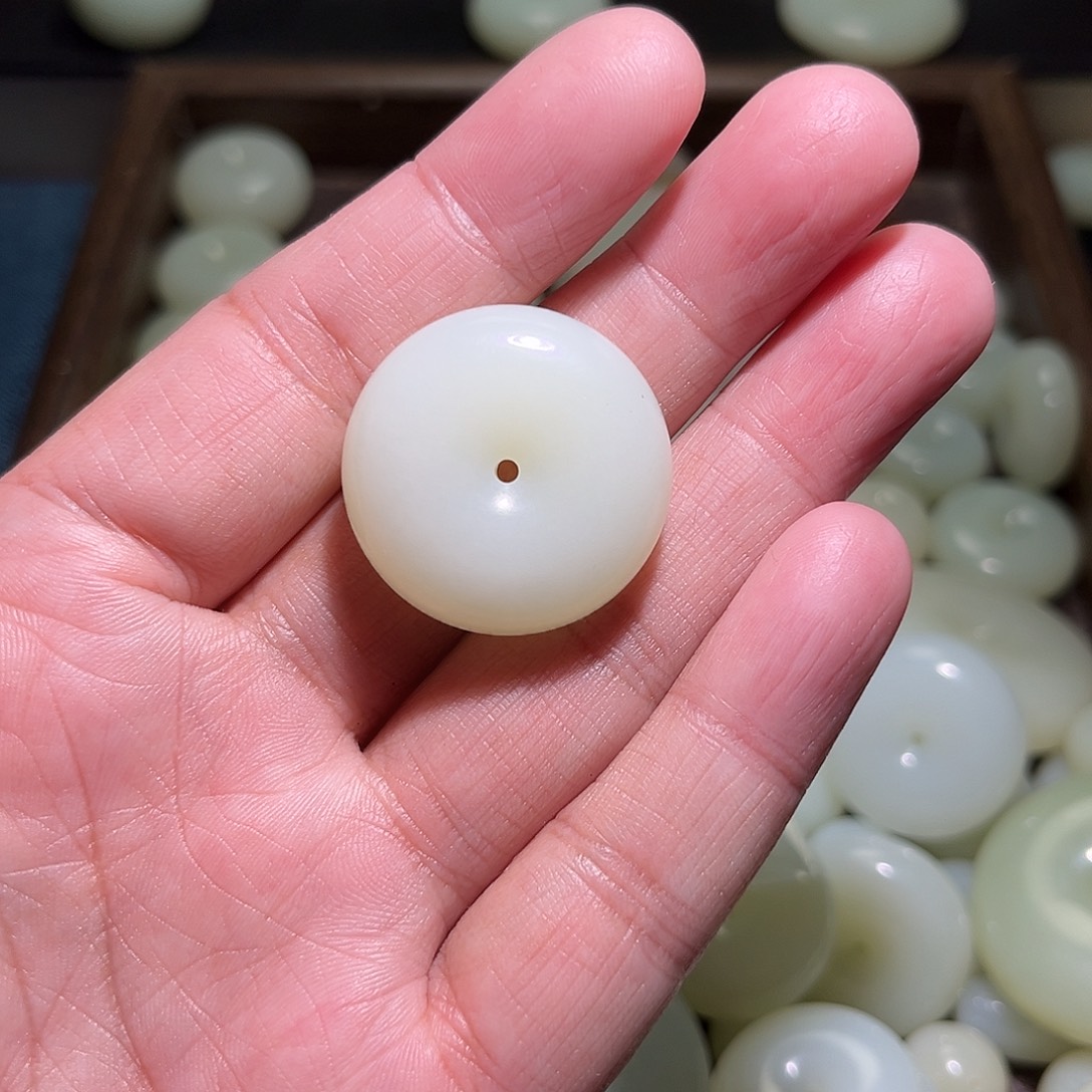 风***刀和田玉未镶嵌颈饰