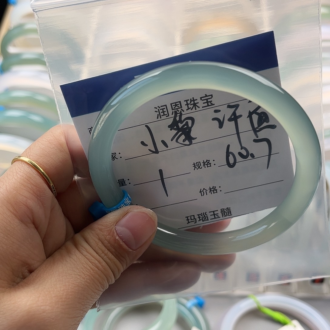 玛瑙/玉髓手镯未镶嵌小**愿