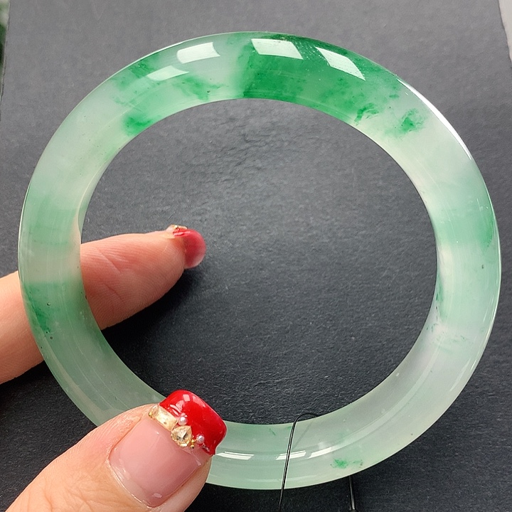 石英质玉手镯未镶嵌依*