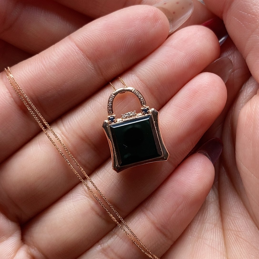 翡翠颈饰18K金镶嵌墨翠