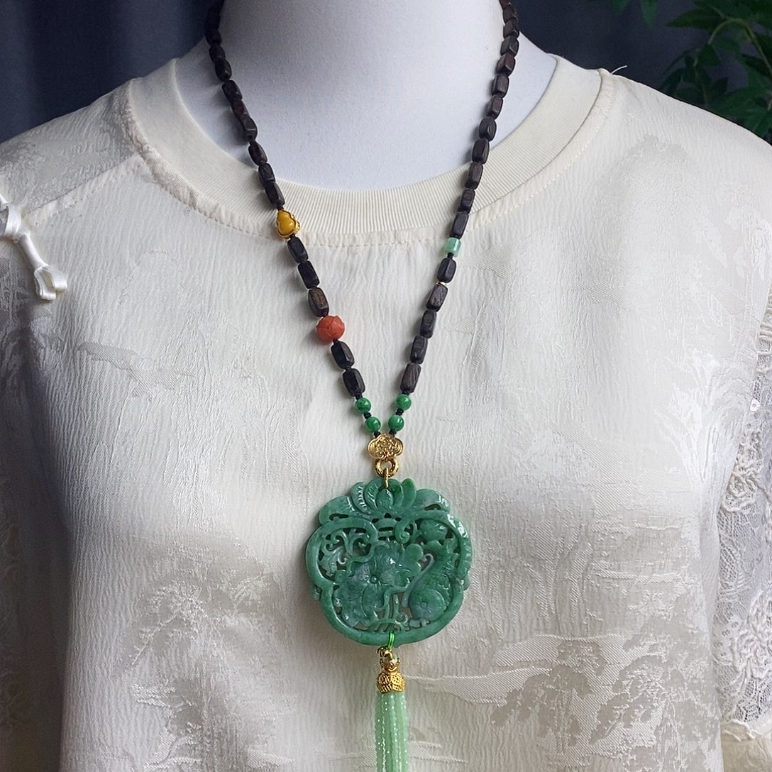 翡翠未镶嵌吊坠(赠链)